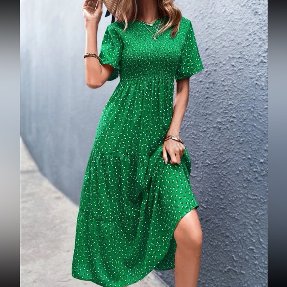 Boho Floral Print Shirred Smocked Dress - Picture 4 of 7